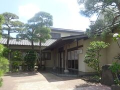 かいひん荘鎌倉

鎌倉唯一の純和風割烹旅館だが。
この裏側に洋館が有る。