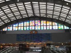 ANA便の友人と、東京チームと無事に合流。

宮崎空港のステンドグラスは完成したところのようでした
