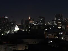 1514号室からの夜景。輝く国会議事堂。