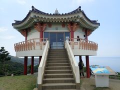 12:35　韓国展望所
鰐浦の丘の上に、
韓国の古代建築様式を取り入れ建物
