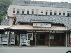 しばらくするとJR東海・御殿場線の駅である山北駅前に到着。乗降客がいないので、そのままスルーでした。