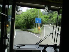丹沢湖方向にバスは向かいます。