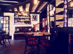 すぐ近くのカフェへ。
トリップアドバイザーで見てから気になっていたところです。
店内がとっっても可愛い。

まだ機内食の小麦責めで胃の調子が悪いけど、スコーンが食べたい。別腹です。