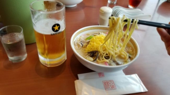 エレベーターに乗り物5階へ<br />運よく窓側のテーブルです<br />海を見ながら食べます<br /><br />主人はビールとちゃんぽん<br /><br />海鮮と野菜がたっぷりで<br />濃厚なスープが美味しいです