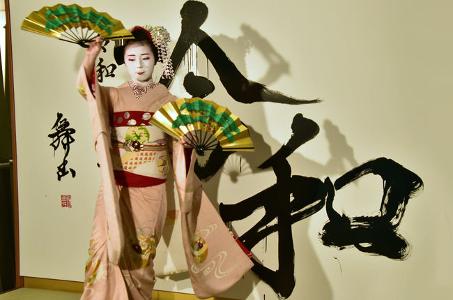 名古屋タカシマヤの「大京都展」で祇園東・叶久舞妓さんの「を 名古屋タカシマヤの「大京都展」で祇園東・叶久舞妓さんの「を