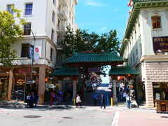 ●チャイナタウン

サンフランシスコはアメリカで
いちばん大きいチャイナタウンがあります。

ハリウッド映画にしょっちゅう出てた場所です。

