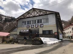 しばらく走ると到着しました。
この道の終点にある温泉、夏油温泉です。