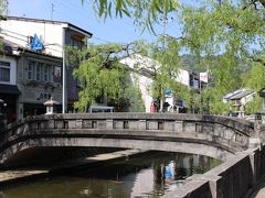 城崎温泉の町並み
朝９時過ぎだと、そう人混みを感じずに歩けます・・♪