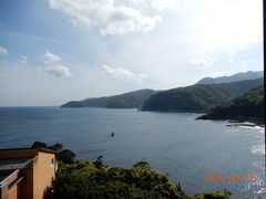 日帰り温泉館のお風呂は大満足！
内風呂も露天風呂もこの風景を楽しみながらゆったり浸かれます。
いやー、最高！　
風呂の写真が撮れないのが残念です。風呂の湯が海に繋がっているかのように見える構造をしているのですが・・・。

この写真は隣のホテルからの眺めです。
