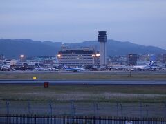 伊丹スカイパークは空港ターミナルの向かいにある公園