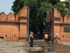 『ターペー門: Tha Phae Gate』旧市街のお堀のまわりにある東側の門です。
