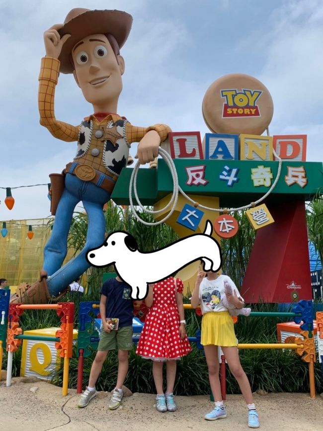 トイストーリーランドかわいすぎ♡<br />スリンキーのんと、パラシュート乗った！<br />息子怖くて泣いてた笑