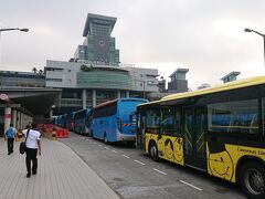 チェックポイントに到着しました。
普段なら大渋滞に巻き込まれるはずですが、渋滞も無く到着です。
約2時間でシンガポールを脱出します。