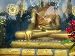  
 『ワットマハーワン』と言う寺院の中にあるマッサージ店。