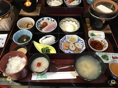 山陰旅行３日目。玉造温泉、長楽園の朝食です。朝も品数が多いですね。いろんな意味で旅館らしい旅館でした。