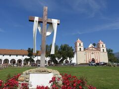 サンタバーバラの歴史を物語る場所
『ミッション サンタバーバラ』

1786年にスペインのフランシスコ会修道士によって設立された
