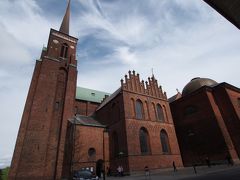 街を歩いて１０分ほど。
世界遺産のロスキレ大聖堂に着きました。

ロスキレはコペンハーゲン市街ですが、コペンハーゲンカードが使えます。
入場料60dkkを節約です。