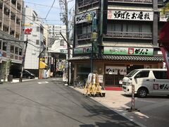 迷いましたが、お昼はがんこへ。
十三が総本店だそうです。