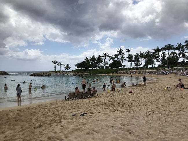 ビーチへ。<br />この時はちょっと雲が多くて、あまりキレイな海に見えず。