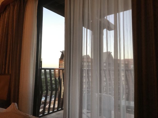 ハワイ2日目☆<br />朝日と共にお目覚め～<br /><br />普段は朝なかなか起きれないけど、<br />旅先では誰よりも早く起きれちゃいます^^