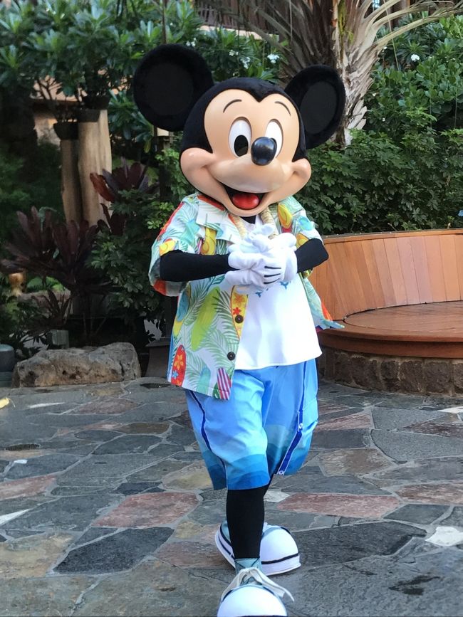 手もみしながら、こっちへやってきますー