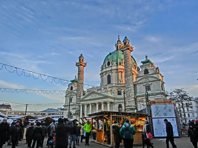 カールス教会へ。