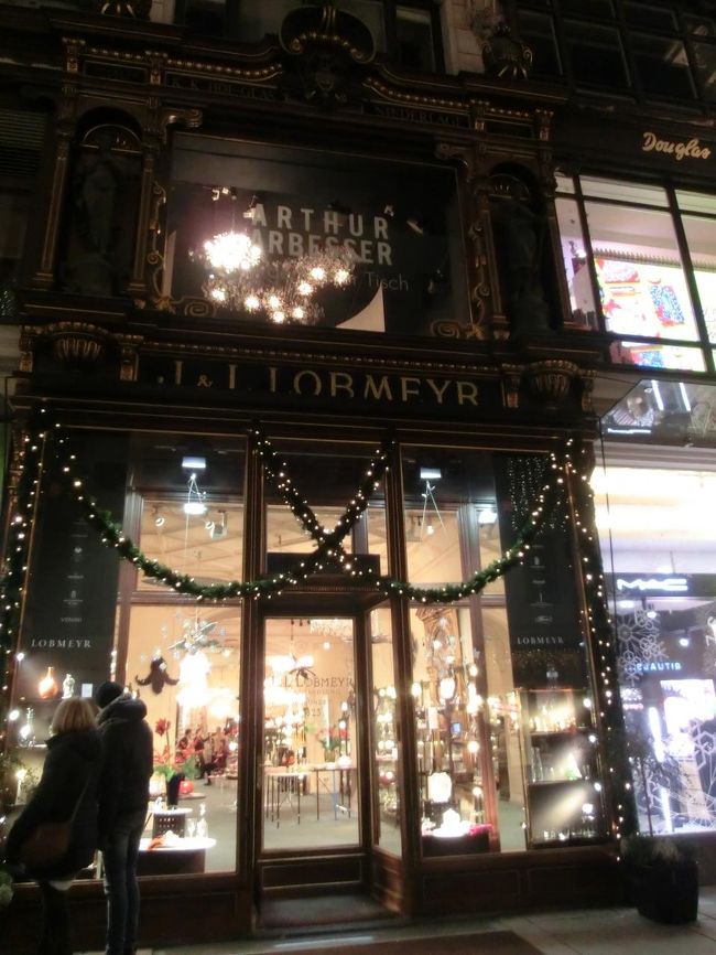 ロブマイヤー！<br />本当は買うつもりできたんだけど、ビビッてやめた。。<br />知人いわく、震度6の地震でも倒れないくらい作りがしっかりしているとのこと。<br />いつかバレリーナ買いたいです。