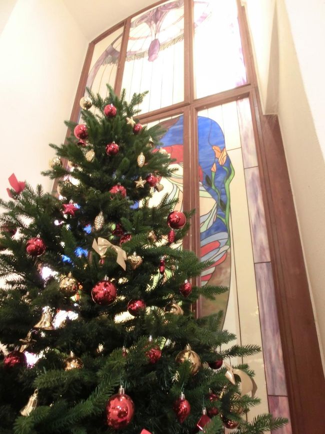 店内にはステンドグラスもありました。<br />外観は地味ですが中はオシャレです。<br />親切な店員さんもいて良い店でした。