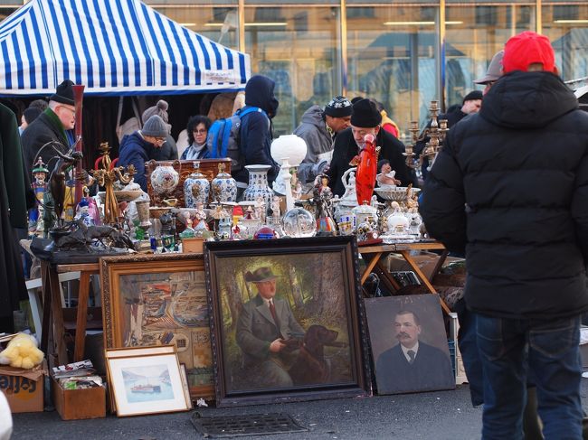 ドバイで乗り継ぎをしてようやくウイーンへ！<br />中東乗り継ぎはもう遠慮したい～～！<br /><br />まずはホテルから歩いて15分くらいのナッシュマルクトへ。