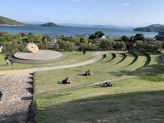 オリーブ公園へ。
娘があんよできてたら、魔女の宅急便のキキの格好をさせてホウキにまたがらせたかったです…