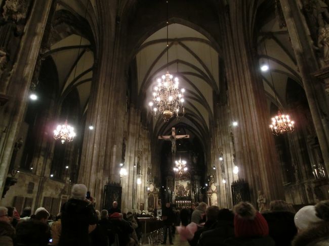 シュテファン大聖堂でのコンサートにきました。