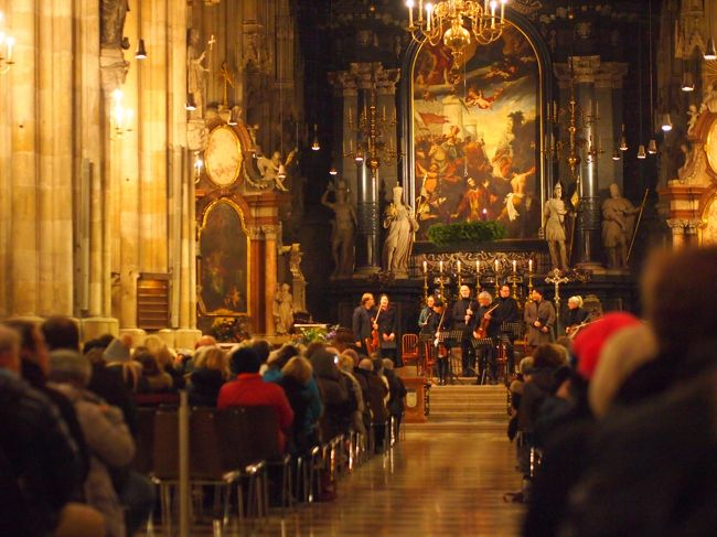 写真撮影もＯＫのようです。<br />日本人らしき人も演奏していたような？？<br />演奏が美しくて心地良い。