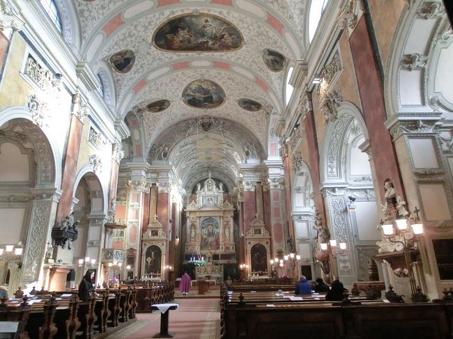 ショッテン教会。<br />外観はシンプルですが中はこんなに豪華！