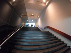 黄金博物館の階段。しっかり見るなら１時間以上かかる。こちらは入場料が少しかかる。