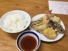 ＜多け乃　食堂＞
●ミックス天ぷら定食　1080円　
穴子、さつまいも、ナス、エビ、白身の魚の天ぷらでした。