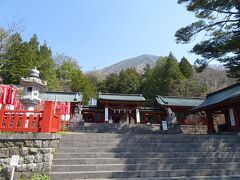 二荒山神社中宮祠バス停で下車して、石段を登って神社へ。