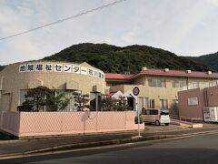 福江島には温泉もあります。
日帰り温泉施設「荒川温泉」
沖縄を除くと日本最西端の温泉だそうです。

熱めの塩化物泉の湯でした。
