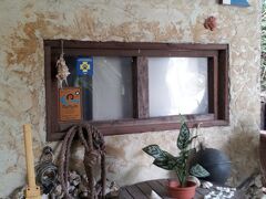 お土産屋さんを覗いたりしているうちに、良い時間になりました。
さーて、いよいよ青の洞窟シュノーケルだ！
選んだのは、昔何度か利用した、プズマリ。