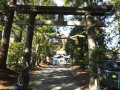 はぁーめちゃくちゃ楽しい時間だった。

ベースに向かう時に通った神社が気になって
"ランギ"さんに聞いたら「地元の人で賑わう神社」だというので
行ってみることにしました。