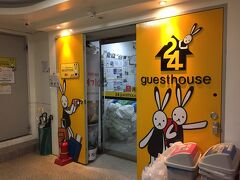 本日宿泊するゲストハウスの24guesthouseになります。