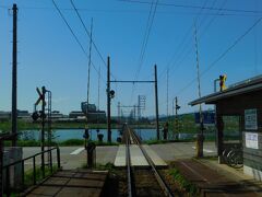 2019.05.02　越ノ潟ゆき普通列車車内
鉄橋を渡り終えるとすぐに庄川口である。