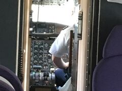 ハワイアン航空でラナイへ。
じつは初めてのプロペラ機
コクピットも見えちゃう??