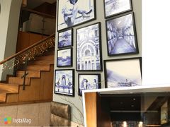 バリアフリーで楽々移動できて
難なくホテルに着きました。

シックで素敵なエントランスホール。
モノクロ写真の色調がブルーががっているのは
アズレージョをイメージしてるのかな？

部屋のバルコニーからドウロ河畔の景色を
撮影したくて、「リバービュー バルコニー付き」の
カテゴリーで予約しました。

どんなお部屋か本当に楽しみです♪