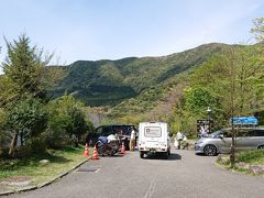 御殿場でインターを降り、一路湖尻の芦ノ湖キャンプ村へ。

こちらはキャンプ、オートキャンプ、キッチン付きコテージがあり、毎年訪れる場所。