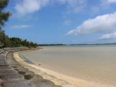 仕切り直して、次は“サニツ浜”へ。
偶然辿り着いた場所でした。人が全然居なくて静かなビーチ。
天気も今朝の大雨とは打って変わって、青空が広がります♪
