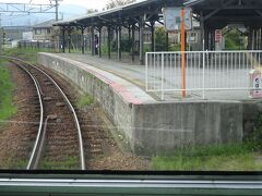 そして多賀線のホームに入る。
駅に入る手前から、多賀線の線路は分岐している。