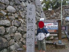  雨はあいかわらず降り続いていますが、松阪城跡に向かいました。