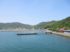 讃岐広島へ到着です。
島にはコミュニティバスしか移動の手段がありません。
レンタサイクルはありましたが。。。
船到着にあわせて運行していました。