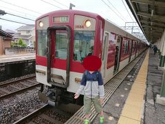  急行列車で伊勢若松駅まで来ました。ここで鈴鹿線に乗り換えます。