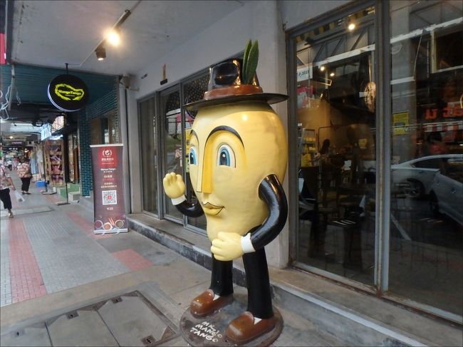 こちらも鉄板のマンゴータンゴーです。(^_^)<br /><br />場所がちょっと分かりずらいね。Googlemap見ても、高架橋がある関係でか、よく分からないです。<br /><br />とりあえず、駅を背にして高架橋の上からwatsonsが見えたら、地上に下りてそのwatsonsの角を曲がって飲食店がいっぱいある通りの数軒先にあります、とだけ言っておきます。こんな説明じゃ分からないかもですが。。